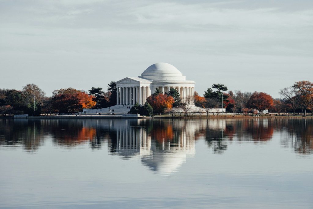 The thomas jefferson memorial reflects on the water.